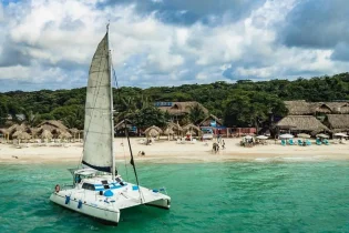 8. Catamaran Caro Blue renta de catamaranes cartagena colombia